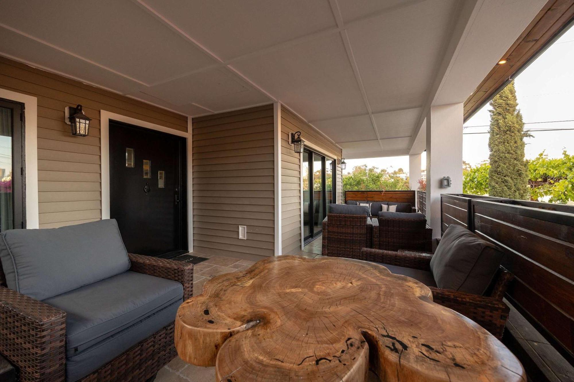 Ocean Views And Oasis Holiday home *